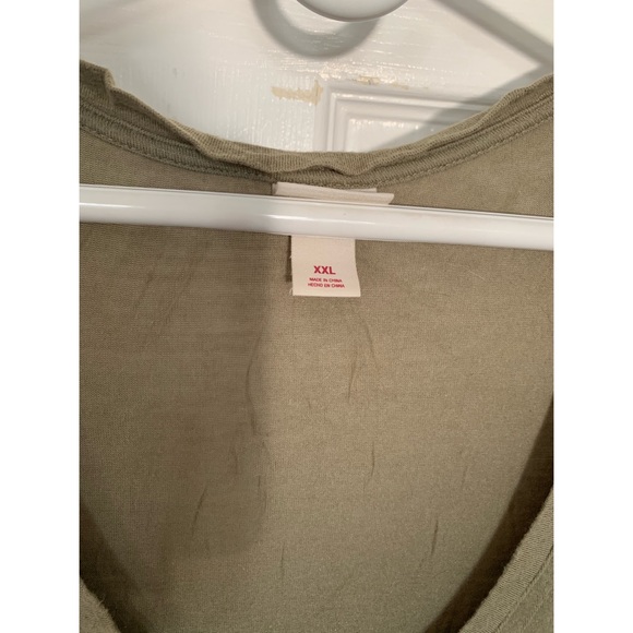 Green XXL comfy hi-lo v neck - Picture 2 of 3